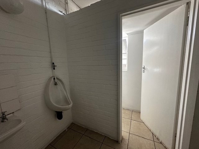 To Let Commercial Property for Rent in Maitland Western Cape